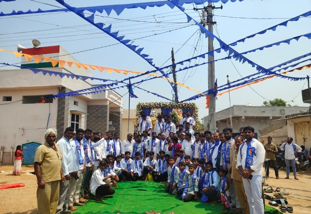 బూరుగుపల్లి సర్పంచ్ మల్లేష్ ఆధ్వర్యంలో ఘనంగా డాక్టర్ అంబేద్కర్ జయంతి వేడుకలు ..