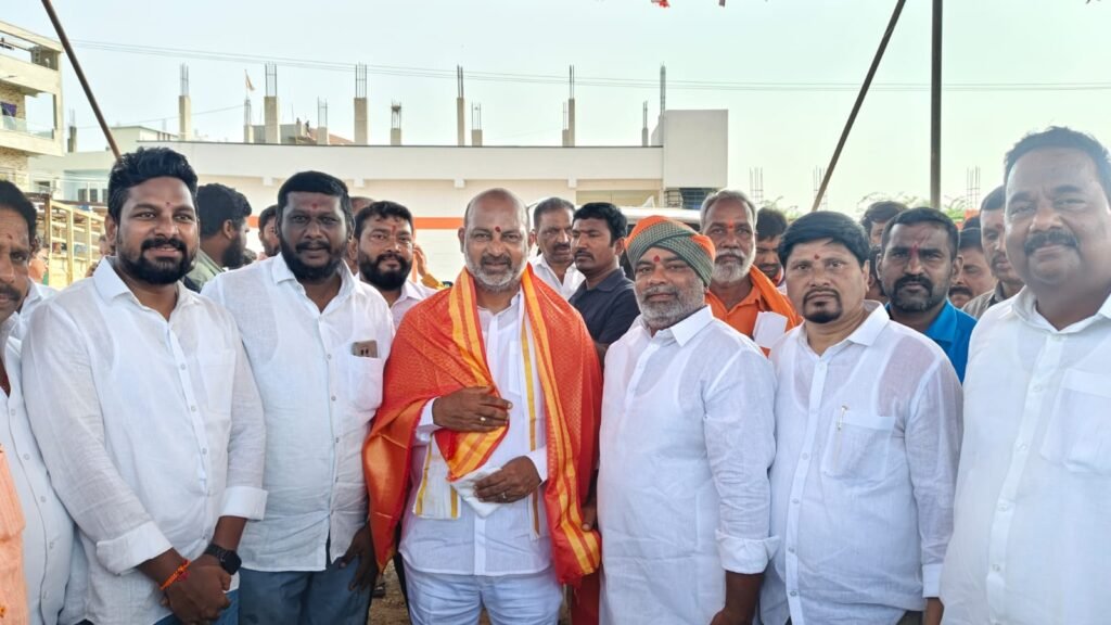 కేంద్ర మంత్రి బండి సంజయ్‌తో బీజేపీ బలోపేతంపై కీలక చర్చ
