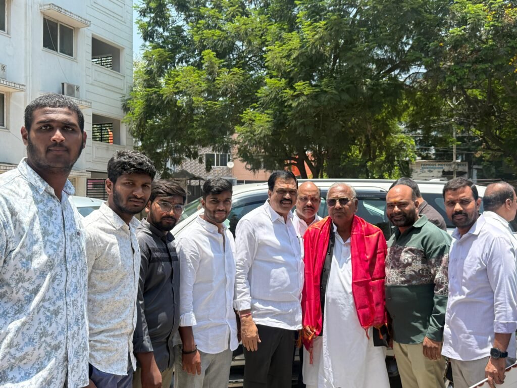 హనుమంత్ రావుకు ప్రభుత్వ సలహాదారుగా నియామకం… మర్యాదపూర్వకంగా కలిసిన వేముల మహేష్ గౌడ్