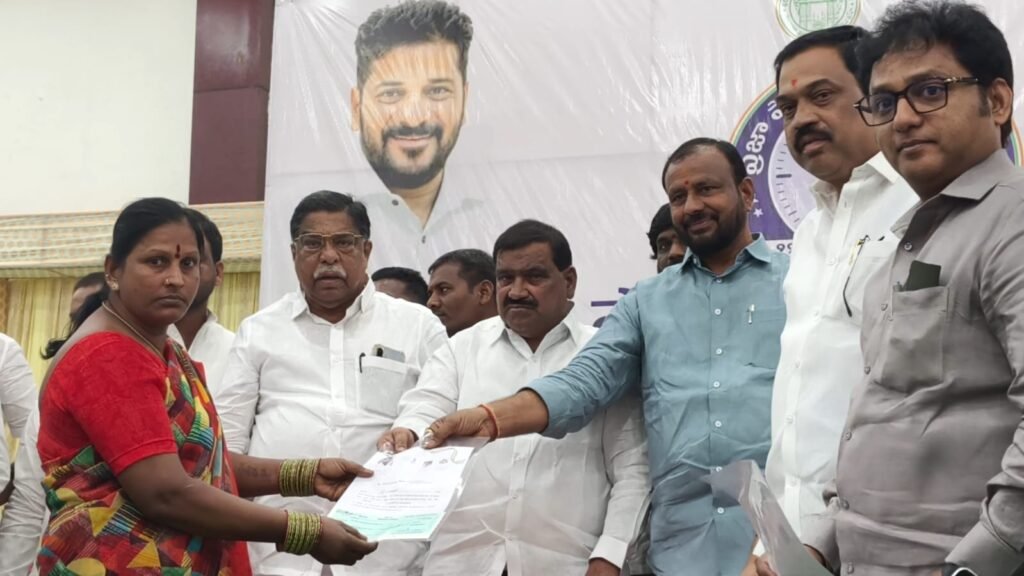చీఫ్ విప్ ఎమ్మెల్సీ మహేందర్ రెడ్డి చేతుల మీదుగా 50 మంది లబ్ధిదారులకు కళ్యాణ లక్ష్మి చెక్కుల పంపిణీ