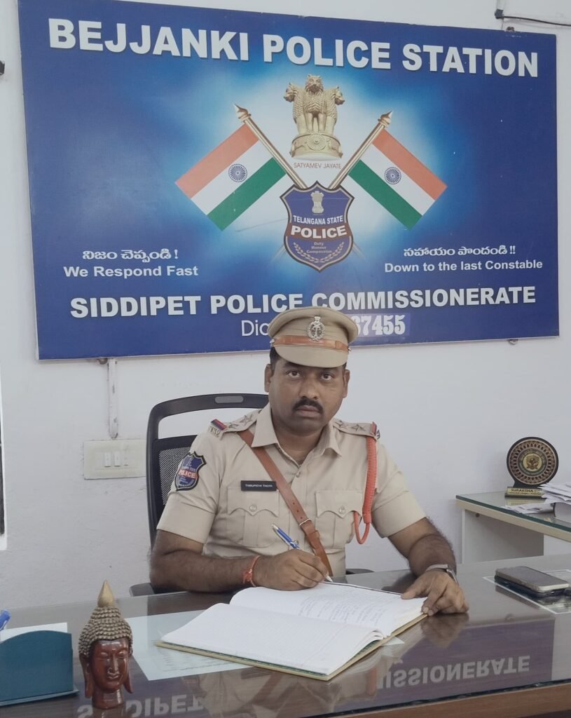 ప్రతి ఒక్కరూ రోడ్డు భద్రత నిబంధనలు పాటించాలి   ఎస్సై తోట తిరుపతి