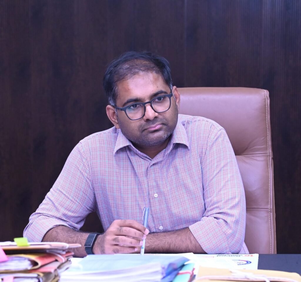 అకాల వర్షాల నేపథ్యంలో ధాన్యం కొనుగోళ్లు ఎక్కడా ఆగకూడదు<br>-జిల్లా కలెక్టర్ కోయ శ్రీ హర్ష.<br>