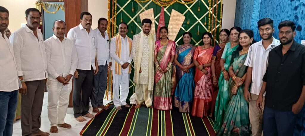 నూతన వధువరులను ఆశీర్వదించిన ఎంపీ ఈటెల రాజేందర్
