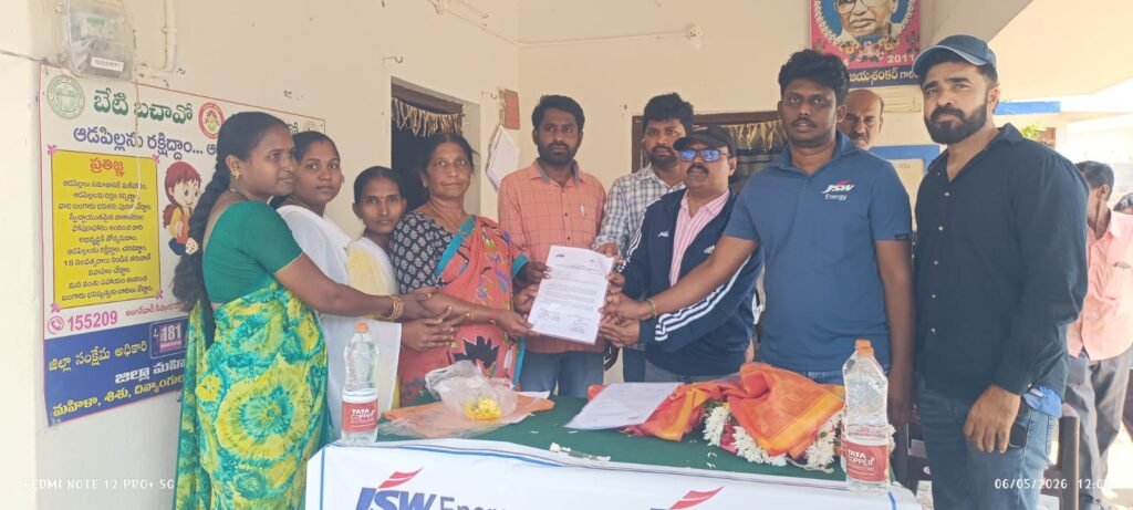 చీలాపూర్ గ్రామానికి 15 సోలార్ స్ట్రీట్ లైట్లు అందజేత