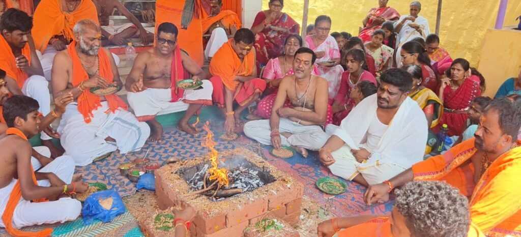 గాగిల్లాపూర్‌లో ఆంజనేయ స్వామి సన్నిధిలో హోమం