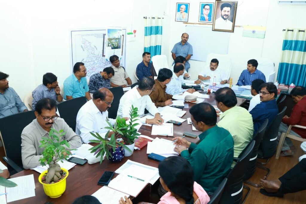 యాసంగి ధాన్యం కొనుగోళ్లు వేగవంతం చేయాలి – కలెక్టర్ బి. చంద్రశేఖర్ ఆదేశాలు