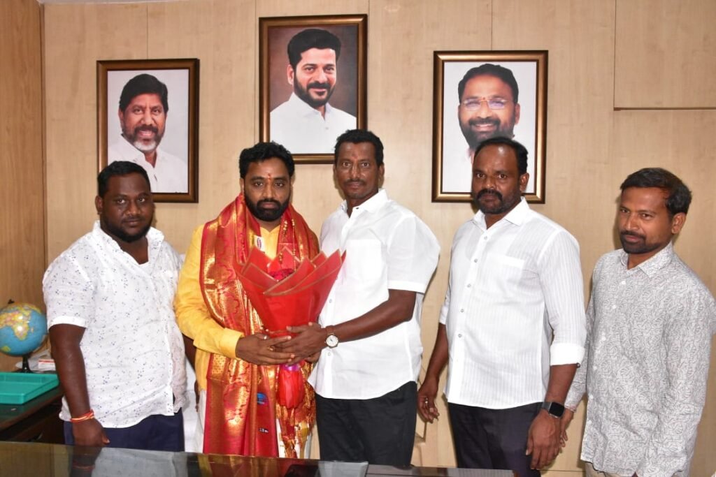 టిీజీఎల్‌డీఏ చైర్మన్ చరణ్ కౌశిక్ యాదవ్‌కు శుభాకాంక్షలు తెలిపిన ఘట్‌కేసర్ కాంగ్రెస్ నేతలు