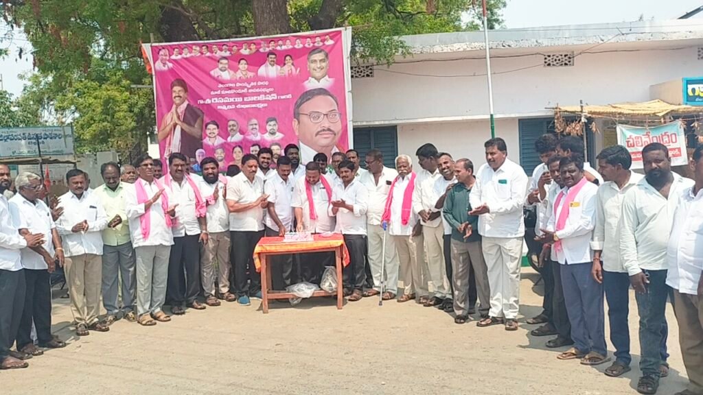 బెజ్జంకిలో ఘనంగా మాజీ ఎమ్మెల్యే రసమయి బాలకిషన్ జన్మదిన వేడుకలు