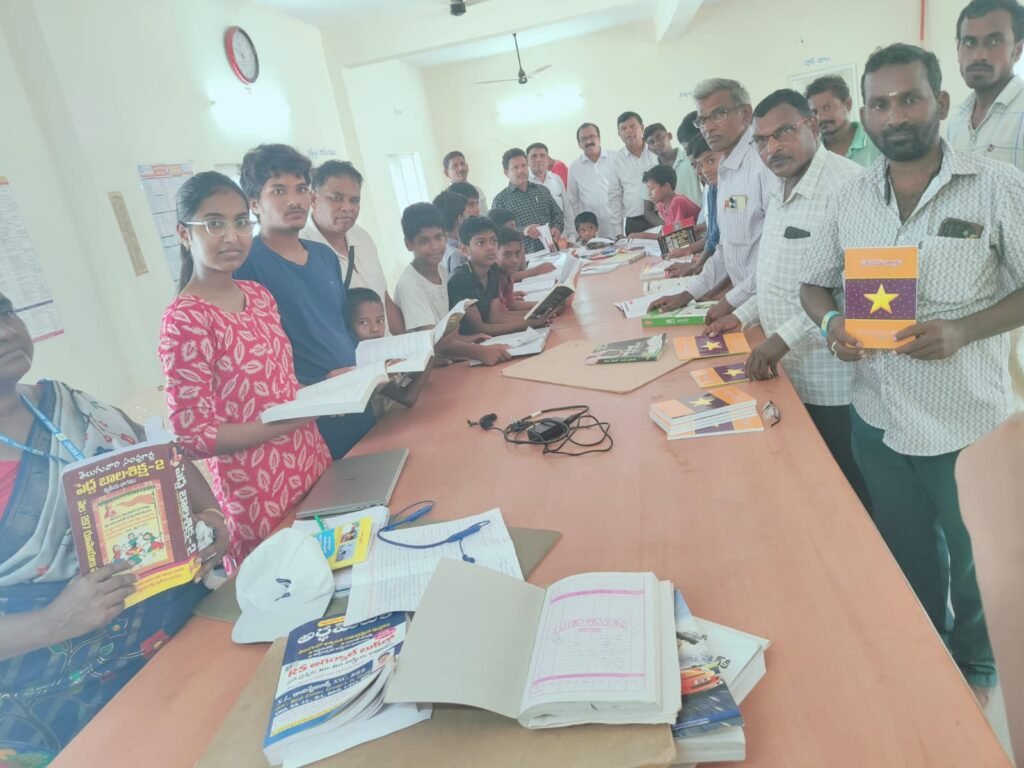 విద్యావారోత్సవాలలో భాగంగా బాపూజీ శాఖా గ్రంధాలయంలో   పుస్తక ప్రదర్శన*
