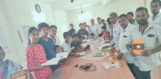 విద్యావారోత్సవాలలో భాగంగా బాపూజీ శాఖా గ్రంధాలయంలో పుస్తక ప్రదర్శన*
