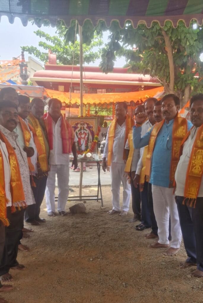 ఆర్ ఎల్ నగర్ లో ఆర్యవైశ్య సంఘం ఆధ్వర్యంలో అమావాస్య అన్నవితరణ కార్యక్రమం