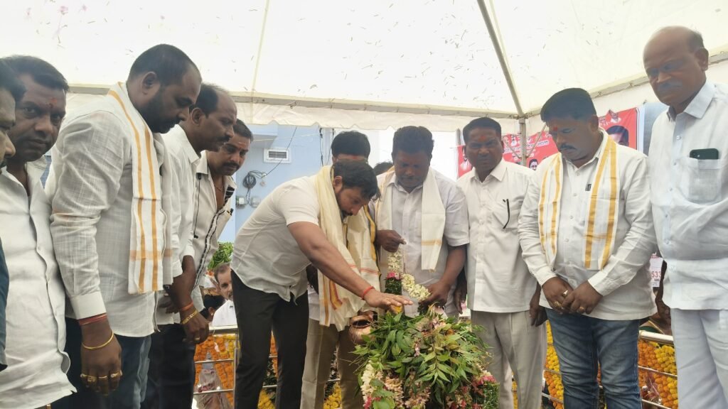 ఘట్‌కేసర్‌లో వైభవంగా రెండవ వార్షికోత్సవ బొడ్రాయి పండుగ లో పాల్గొన్న చామకూర భద్ర రెడ్డి