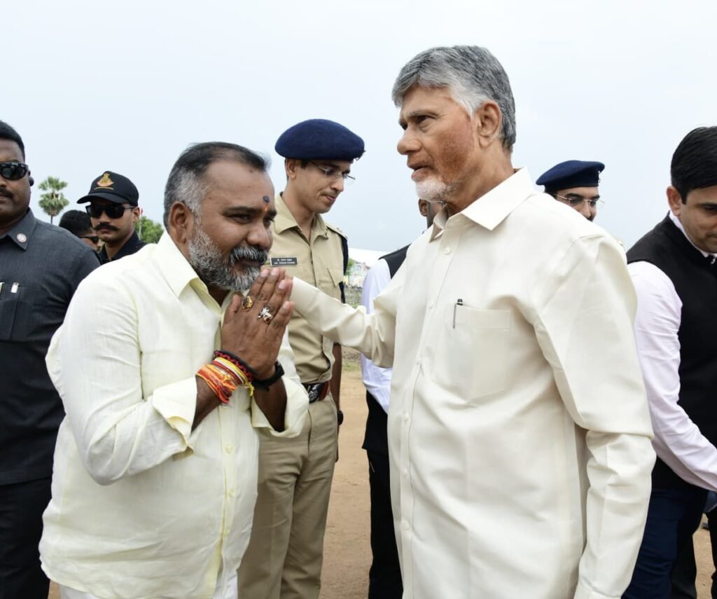 చిత్తూరు జిల్లా కండ్రిగలో సంజీవని కార్యక్రమంలో పాల్గొన్న సీఎం చంద్రబాబు. <br>
