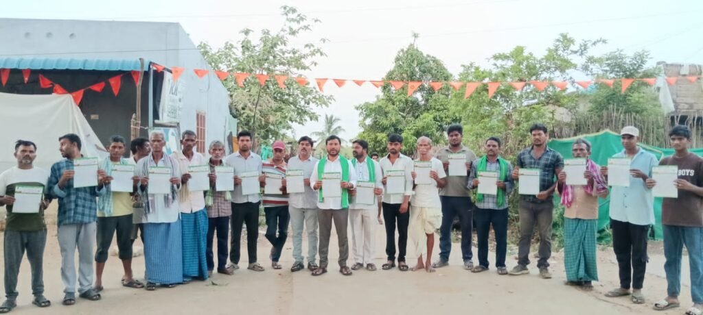 గిరిజనుల మహా ధర్నను విజయవంతం చేయండి