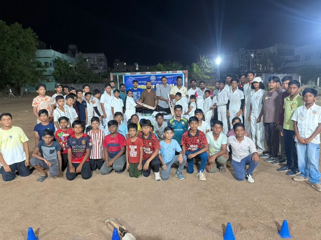 *హైదరాబాద్ క్రికెట్ అసోసియేషన్ ఆధ్వర్యంలో కోదాడ క్రికెట్ అకాడమీ క్రీడాకారులకు క్రీడా సామాగ్రిని పంపిణీ