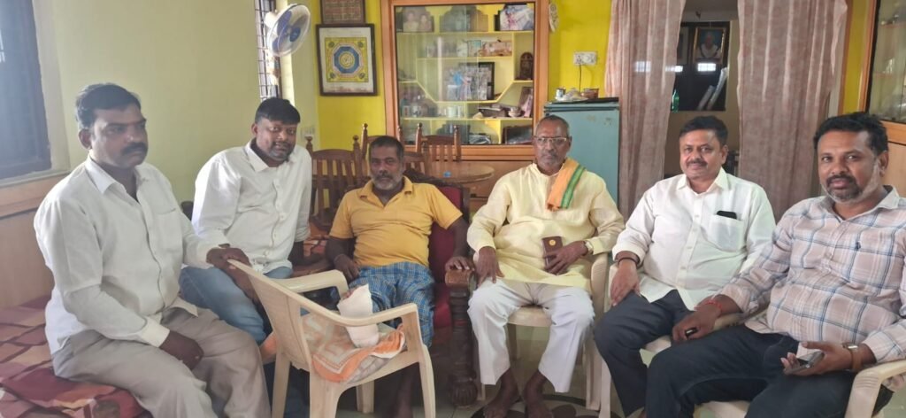 కాలు ఫ్రాక్చర్‌తో చికిత్స పొందుతున్న మన్నె సంజీవరావును పరామర్శించిన వేముల సంజీవ్ గౌడ్