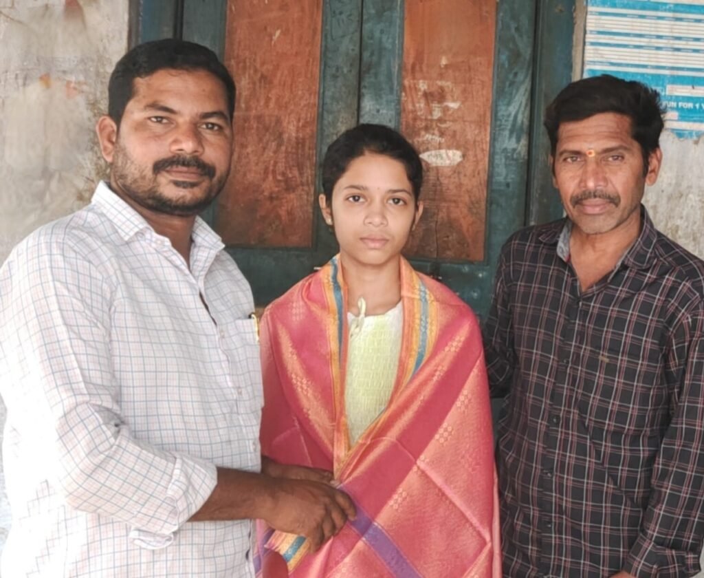 పదో తరగతిలో సత్తా చాటిన అనుప్రియ, సన్మానించిన ఎమ్మార్పీఎస్ నాయకులు చెన్న కుమార స్వామి