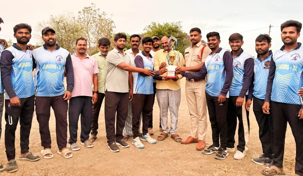 ఉత్కంఠభరితంగా సాగిన కొత్తపేట ప్రీమియర్ లీగ్