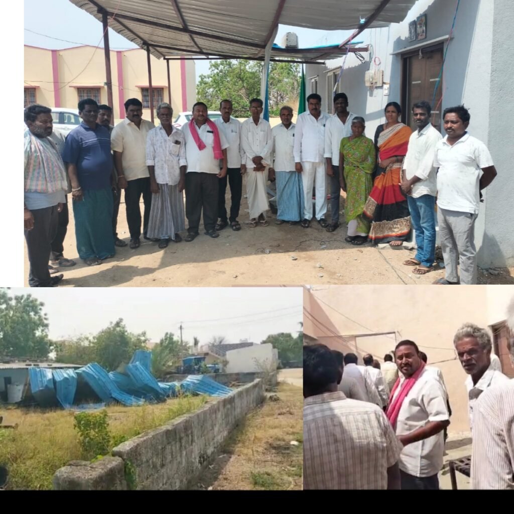 ” ఈదురు గాలులతో కూడిన అకాల వర్షం బీభత్సం.. నిరాశ్రయులైన కుటుంబాలు” ఈదురుగాలులతో నష్టపోయిన కుటుంబాన్ని పరామర్శించిన –బెజ్జంకి మండల బీఆర్ఎస్ నాయకులు