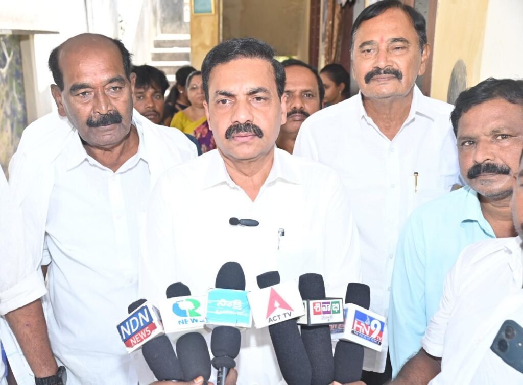 “చంద్రబాబు హామీలు నెరవేర్చలేకనే డైవర్షన్ పాలిటిక్స్ – కాకాణి