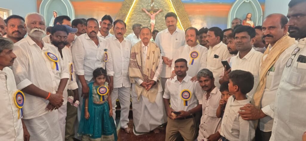 దుంపలగట్టు హరిజనవాడలో..ఫాతిమా మాత దేవాలయం (చర్చి)ని ప్రారంభించిన కడప బిషప్ డా||పాల్ ప్రకాష్ సగినాల.