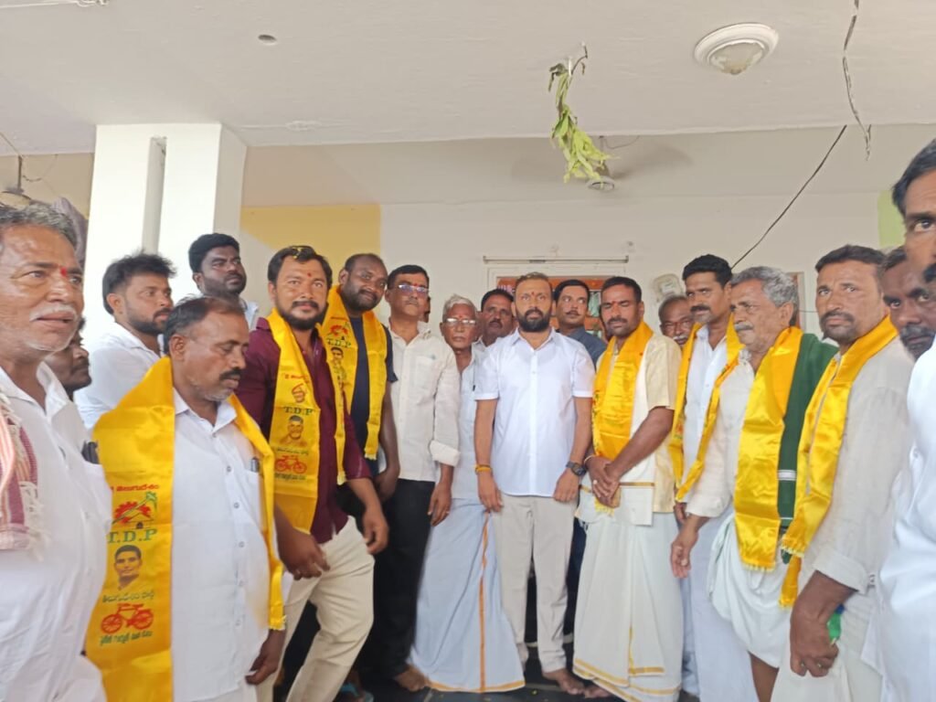 కాశినాయన మండలంలో వైఎస్ఆర్సీపీకి భారీ షాక్.. రితేష్ రెడ్డి సమక్షంలో టీడీపీలోకి 20 కుటుంబాల చేరిక