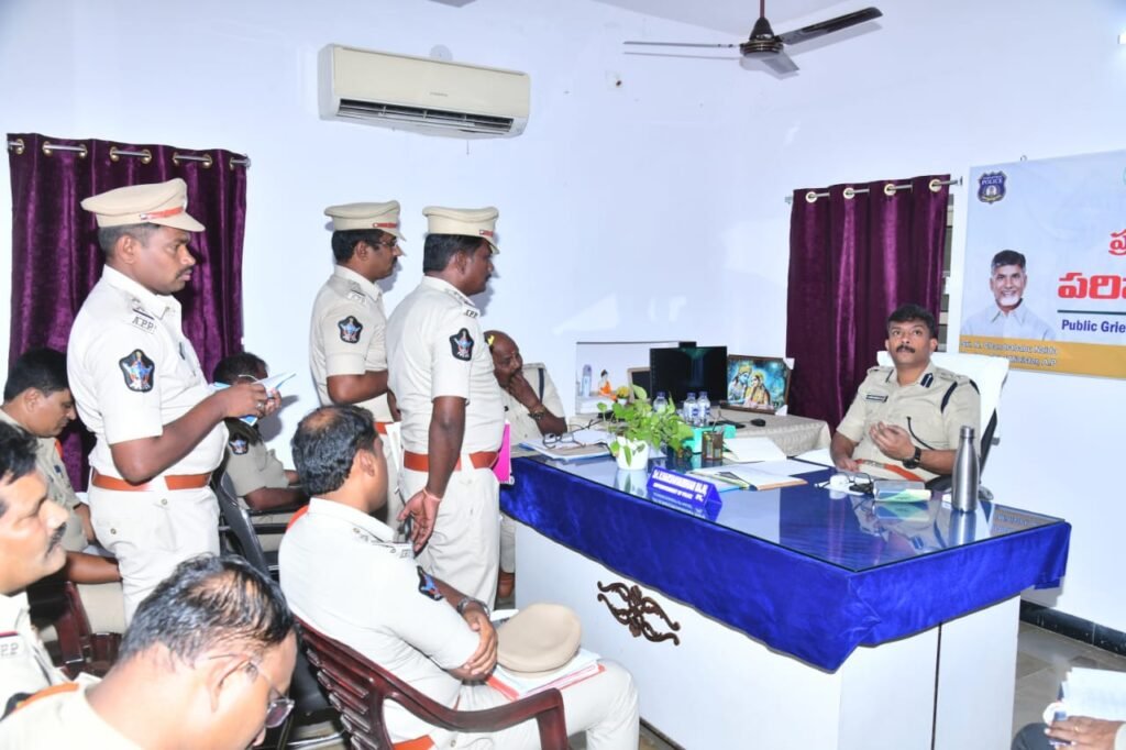 మిస్సింగ్‌ కేసుల ఛేదనకు ప్రత్యేక చర్యలు తీసుకోవాలి: మార్కాపురం జిల్లా ఎస్పీ