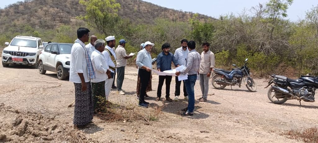 అధికారుల వెంట ఎన్టీఆర్ సుధాకర్ రెడ్డి ఎందుకు వెళుతున్నాడు.భూ ఆక్రమణ విచారణలో అధికారులు…ఆ నాయకుడు కుమ్మక్కవుతున్నారా