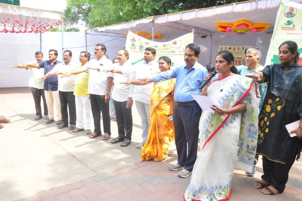 స్వచ్చ ఆంధ్రా డే” సందర్భంగా మంగళగిరితాడేపల్లి నగర పాలక సంస్థ కార్యాలయంలో ప్లాస్టిక్ ఫ్రీ స్టేట్ అవగాహన ర్యాలీ
