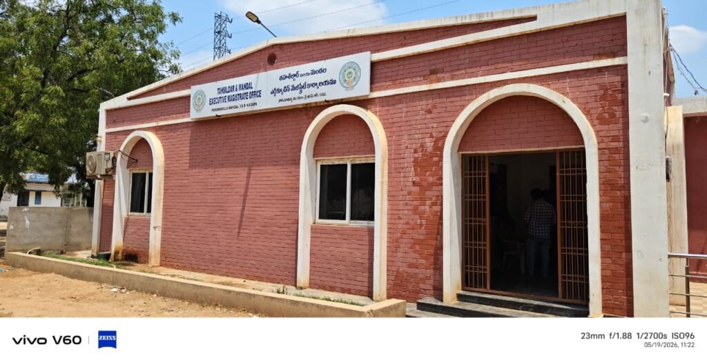 ఎమ్మార్వో ఆఫీస్‌లో విలేకరిపై డిప్యూటీ తాసిల్దార్ (DT) మరియు జూనియర్ అసిస్టెంట్లు దురుసుగా  ప్రవర్తన  