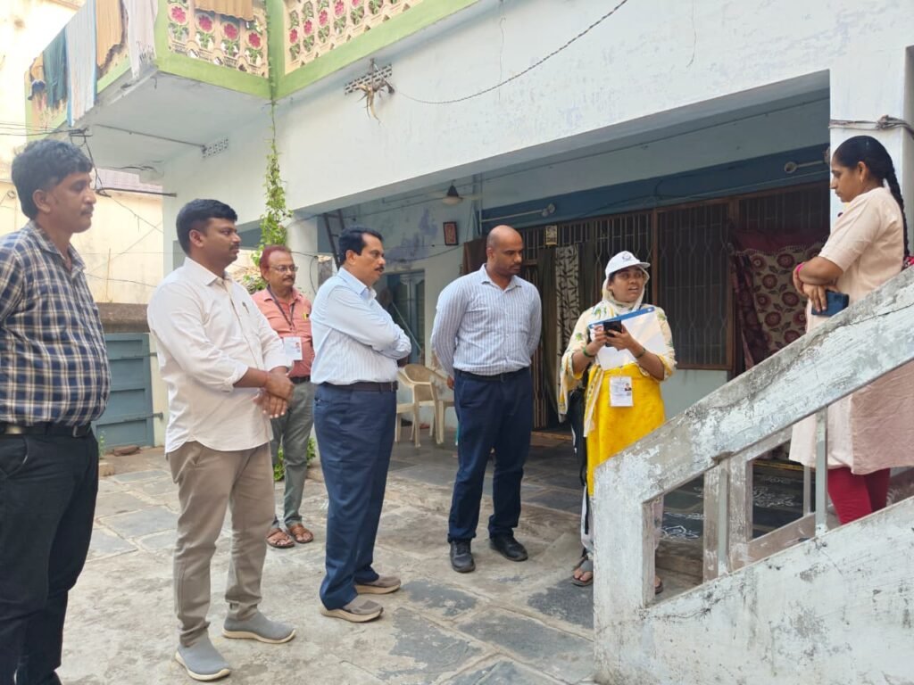 ఇంటింటి జనగణన ప్రక్రియను పరిశీలించిన సెన్సస్ జాయింట్ డైరెక్టర్ &ఎక్జిక్యూటివ్ ఆఫీసర్ జి. ప్రసన్న కుమార్