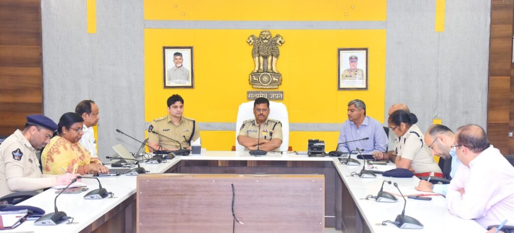 బ్యాంకింగ్ మోసాల నివారణపై ICICI బ్యాంక్ అధికారులతో కలిసి వర్క్ షాప్ నిర్వహించిన పోలీస్ కమిషనర్ శ్రీ ఎస్. వి. రాజ శేఖర బాబు,
