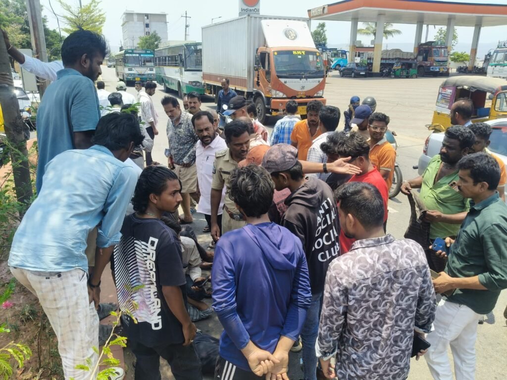 మానవత్వాన్ని చాటుకున్న కమలాపురం సీఐ మోహన్