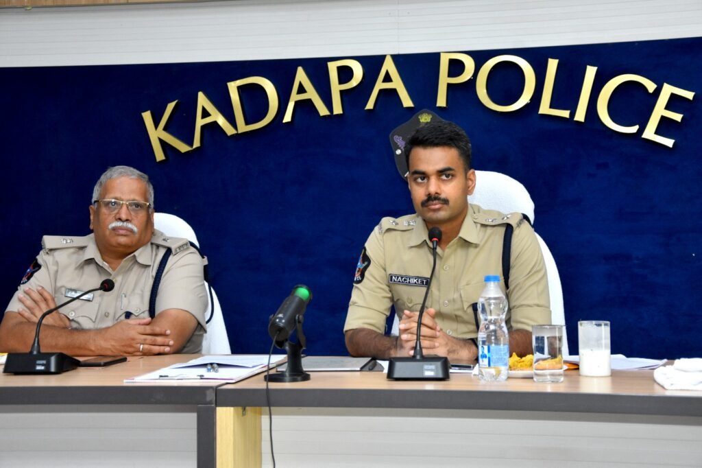 స్మార్ట్ పోలీసింగ్ తో రాష్ట్రంలోనే అగ్రగామిగా జిల్లాను నిలిపేందుకు కృషి చేయాలి, రౌడీ లు,అసాంఘిక శక్తులపై ఉక్కుపాదం మోపాలి.కడప జిల్లా ఎస్.పి