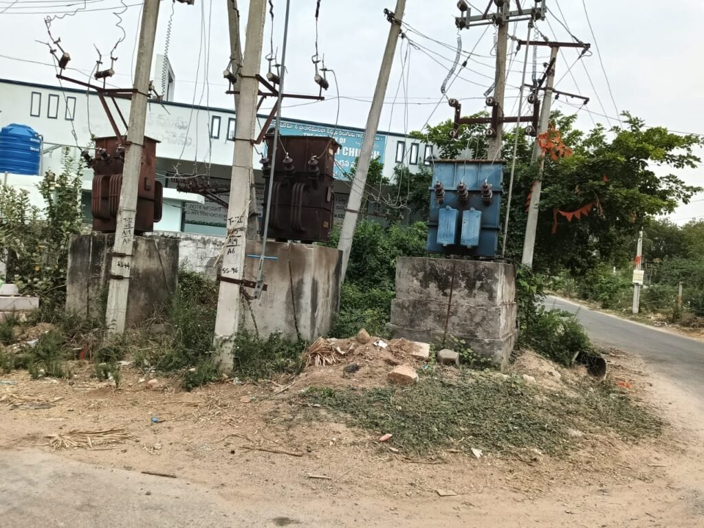 ప్రమాదం జరిగాకే స్పందనా..? ట్రాన్స్‌ఫార్మర్‌కు రక్షణ కంచె లేక ప్రజల ప్రాణాలతో చెలగాటం!