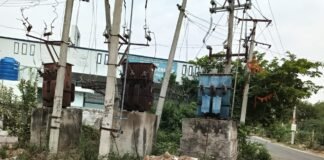 ప్రమాదం జరిగాకే స్పందనా..? ట్రాన్స్ఫార్మర్కు రక్షణ కంచె లేక ప్రజల ప్రాణాలతో చెలగాటం!