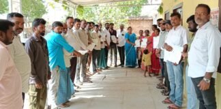 పేదల పాలిట వరంగా సీఎం సహాయనిధి 12 మందికి చెక్కుల పంపిణీ