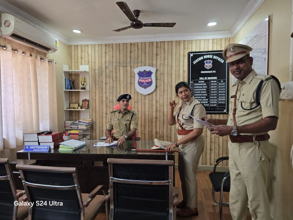 ప్రజలకు మరింత పారదర్శకంగా, జవాబుదారీతనంతో ఉండాలి