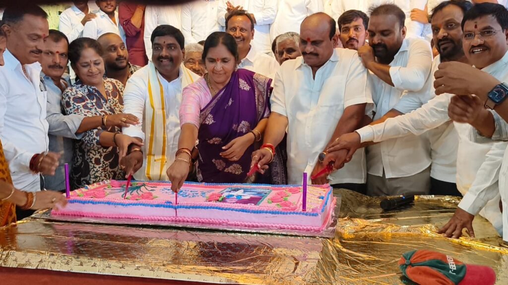 మెదక్‌లో ఘనంగా మాజీ మంత్రి హరీష్ రావు జన్మదిన వేడుకలు