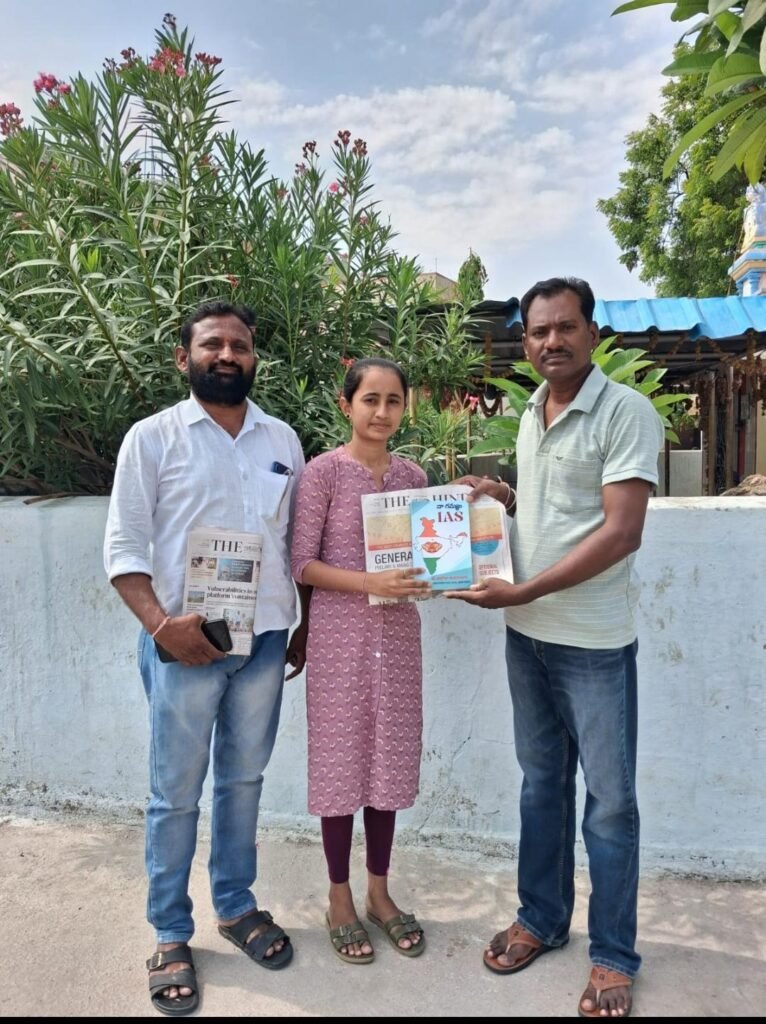 ఐఏఎస్ లక్ష్యానికి దారి చూపుతున్న “నా గమ్యం ఐఏఎస్” నిరుపేద విద్యార్థులకు ఉచితంగా పుస్తకాల పంపిణీ చేస్తున్న రచయిత నారోజు శంకరాచారి