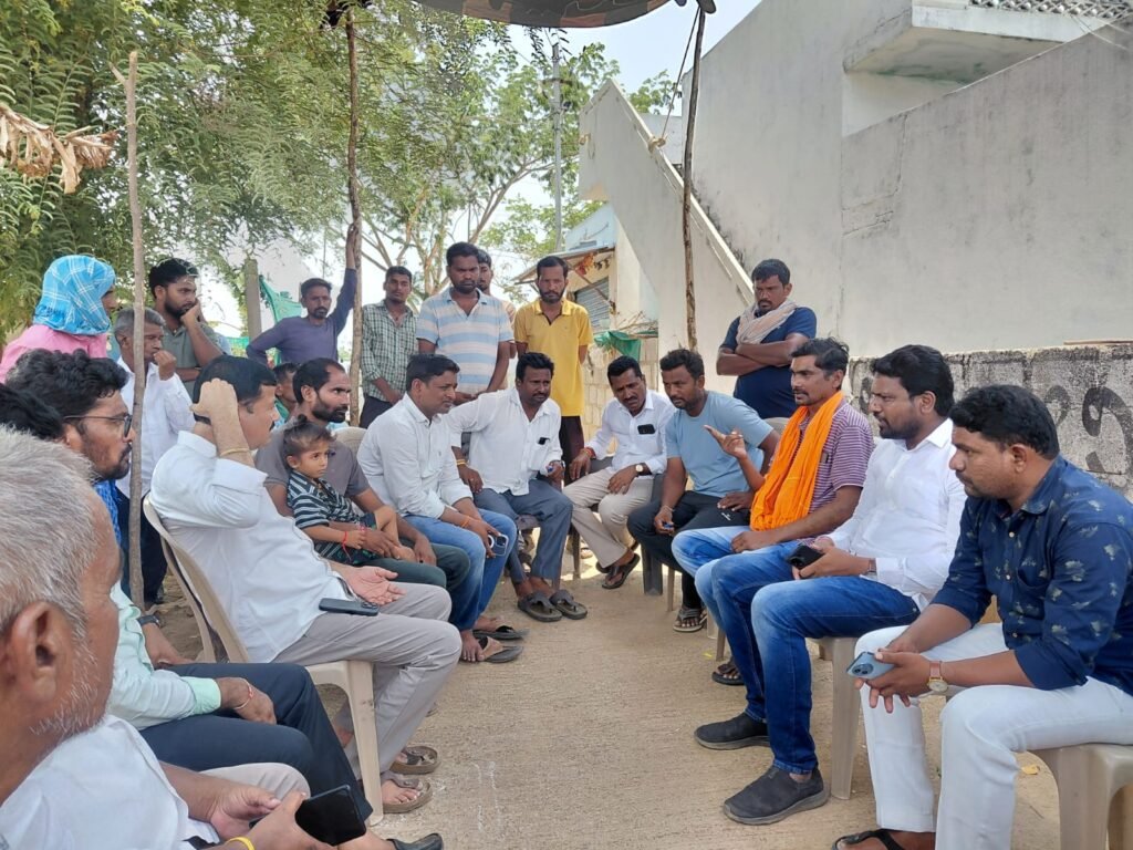 రోడ్డు ప్రమాద మృతురాలి కుటుంబానికి కాంగ్రెస్ నాయకుల పరామర్శ