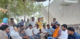 రోడ్డు ప్రమాద మృతురాలి కుటుంబానికి కాంగ్రెస్ నాయకుల పరామర్శ