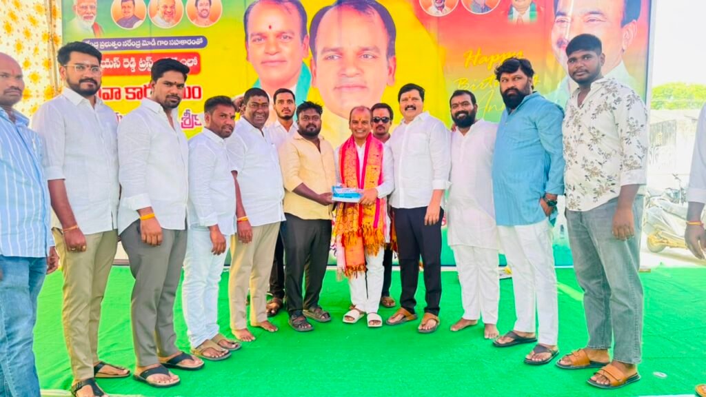 ఏనుగు సుదర్శన్ రెడ్డి జన్మదినం సందర్భంగా పేద విద్యార్థులకు విద్యా సామగ్రి అందజేత