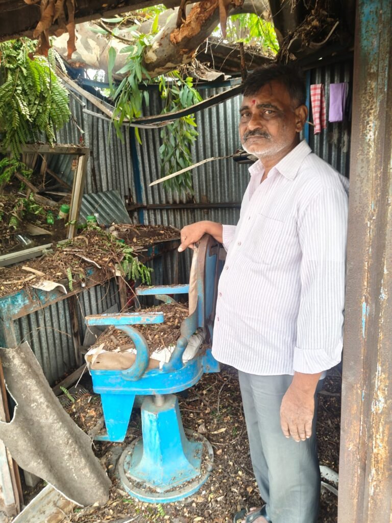 గాలి వాన బీభత్సంతో క్షవరశాల ధ్వంసం