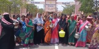 కెసిఆర్ నగర్ లో కాళీ బిందెలతో మహిళల నిరసన