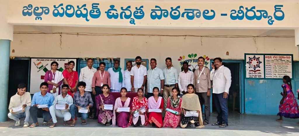 విద్యార్థులకు పాఠ్యపుస్తకాల పంపిణీ