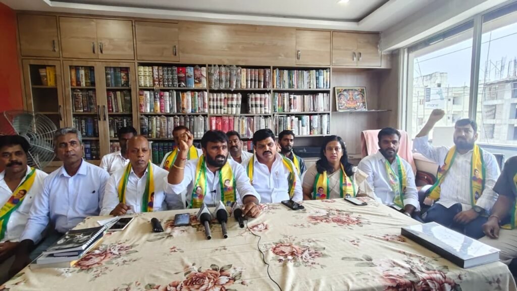 జూలై 2 న ఉప్పల్‌లో నిర్వహించే భూ పోరాటంను విజయవంతం చేయాలి&nbsp; తుమ్మల చంద్రశేఖర్ రెడ్డి