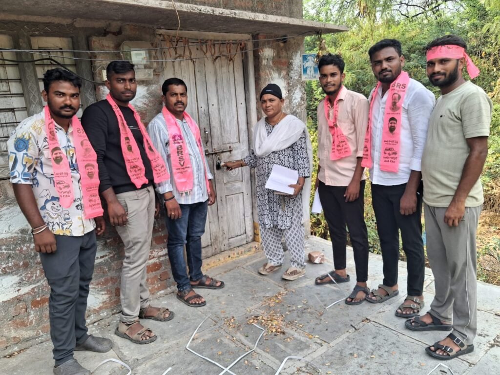 ప్రైవేట్ విద్యాసంస్థలో పుస్తకాల విక్రయంపై విద్యార్థి సంఘం నాయకుల అభ్యంతరం<br>