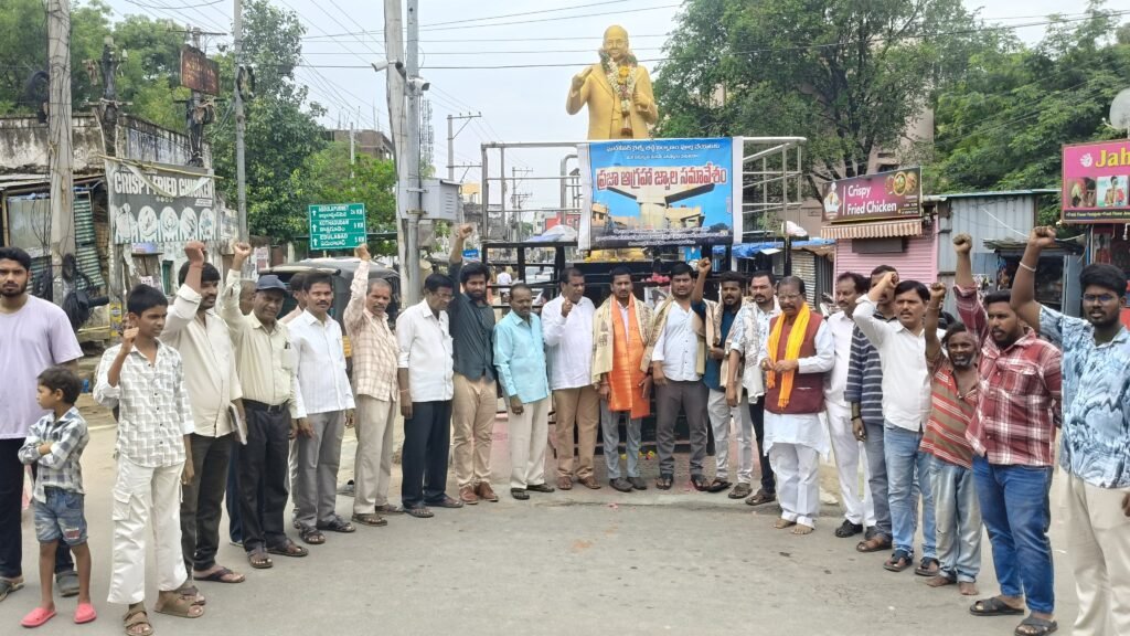 అంబేద్కర్ 271వ  నిత్య పూలమాల కార్యక్రమంలో పాల్గొన్న యార్కల శివ నాగరాజ్ గౌడ్