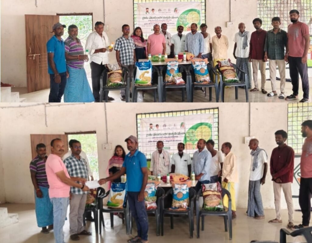 రైతు వేదికలో విత్తన మేళా..రైతులకు నాణ్యమైన విత్తనాల పంపిణీ చేసిన- మండల వ్యవసాయ అధికారి సంతోష్
